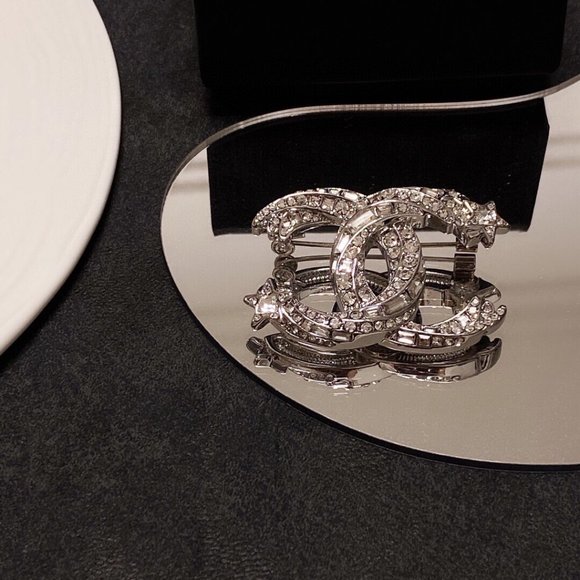 ๐โจAUTHENTICโจ๐ CHANEL brooch - Picture 5 of 6